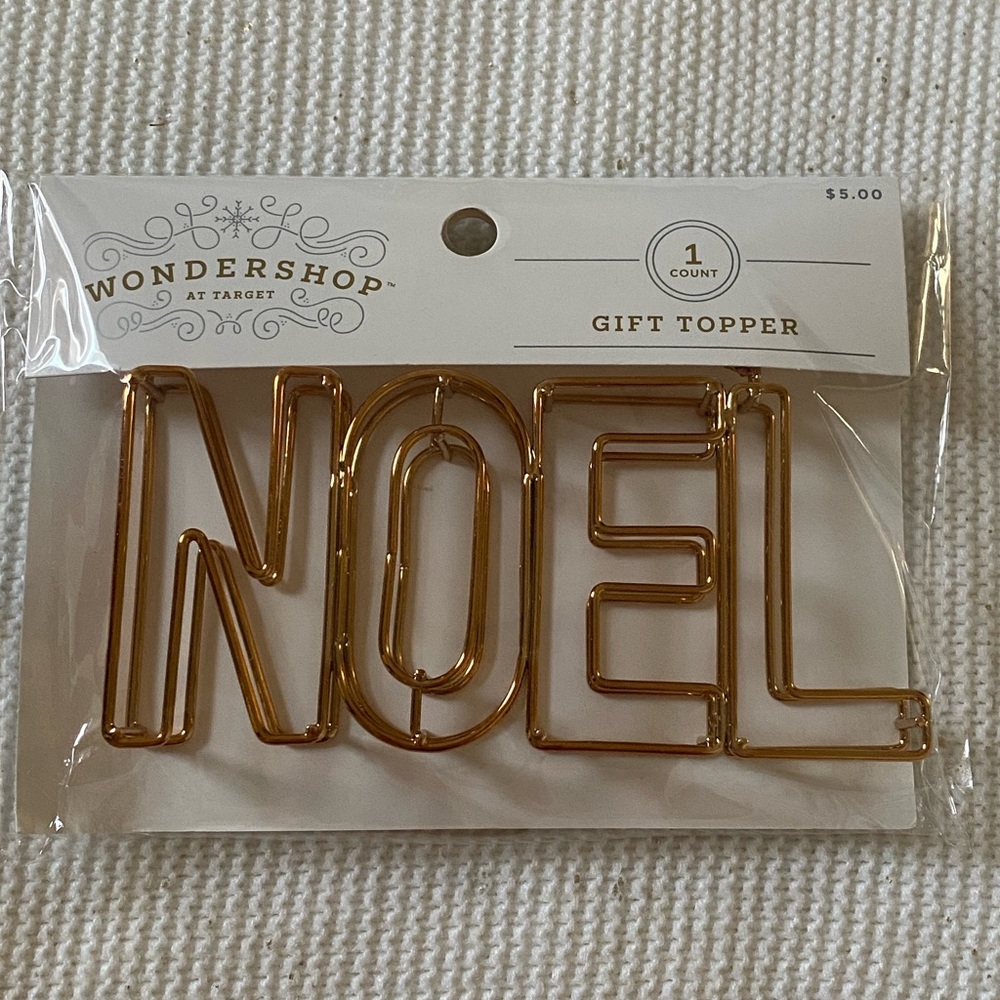 Wondershop gift topper